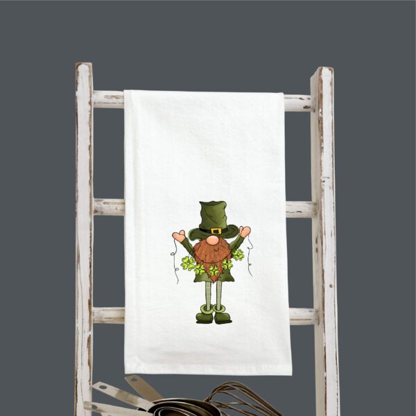 St Patrick-Gnomes Holding Clover Garland Thumbnail